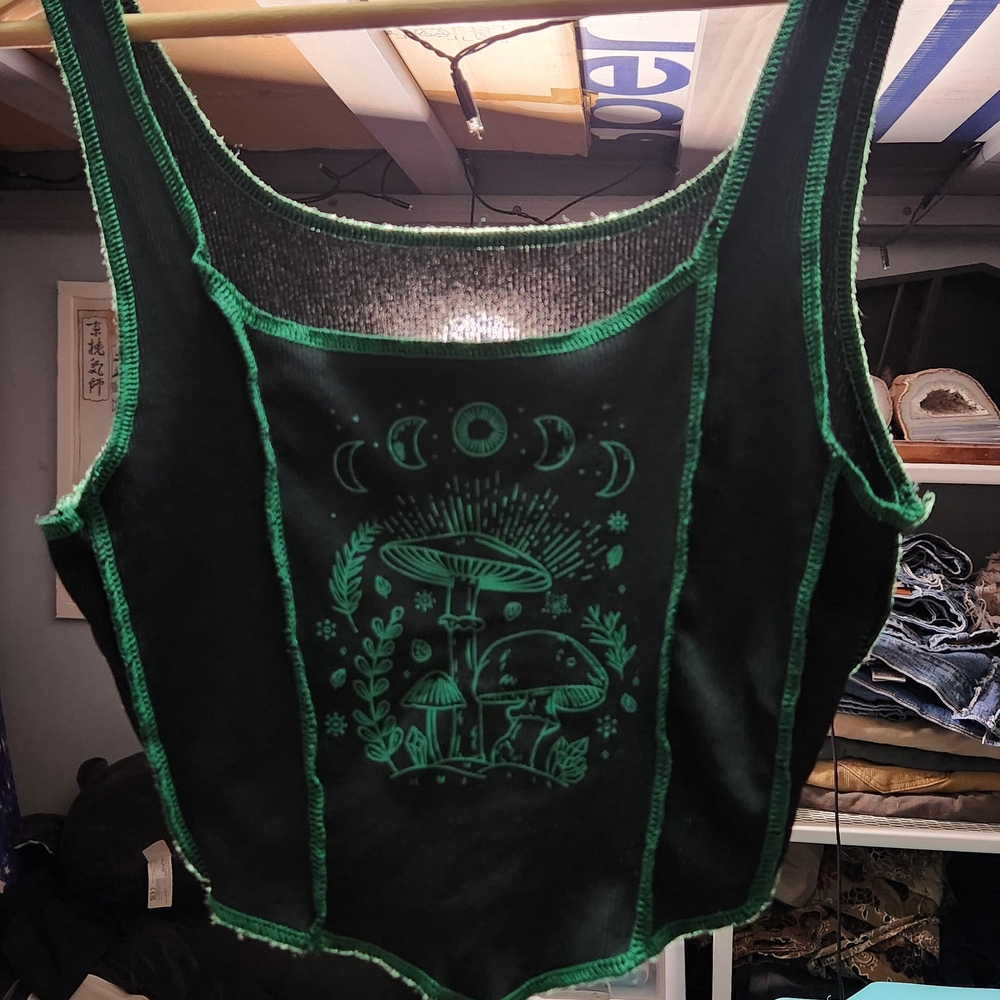 SHEIN Black and Green Crop Top